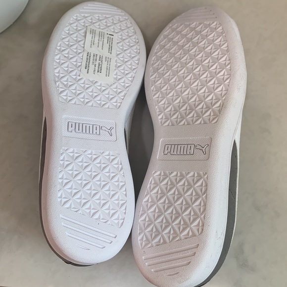 NWOT Puma Women’s Soft Foam Gray & White Sneakers (Size 9) - Picture 2 of 5